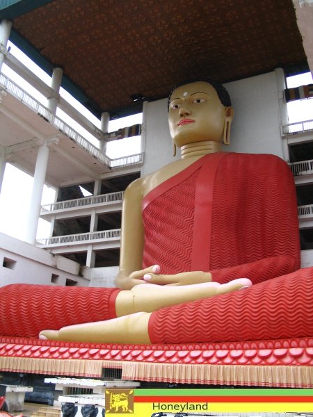 Buddhastatue im Weherahena Tempel